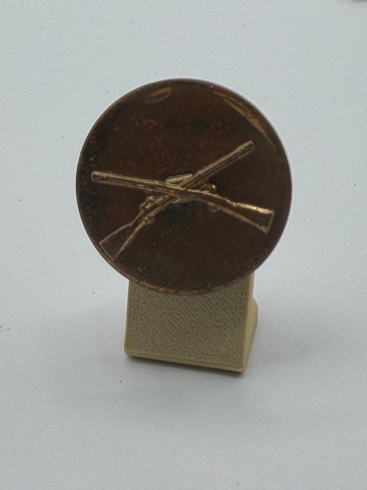 U.S. Army Infantry Collar Disk – Crossed Rifles (WWII–Post‑War Era, Bronze with Dark Patina)