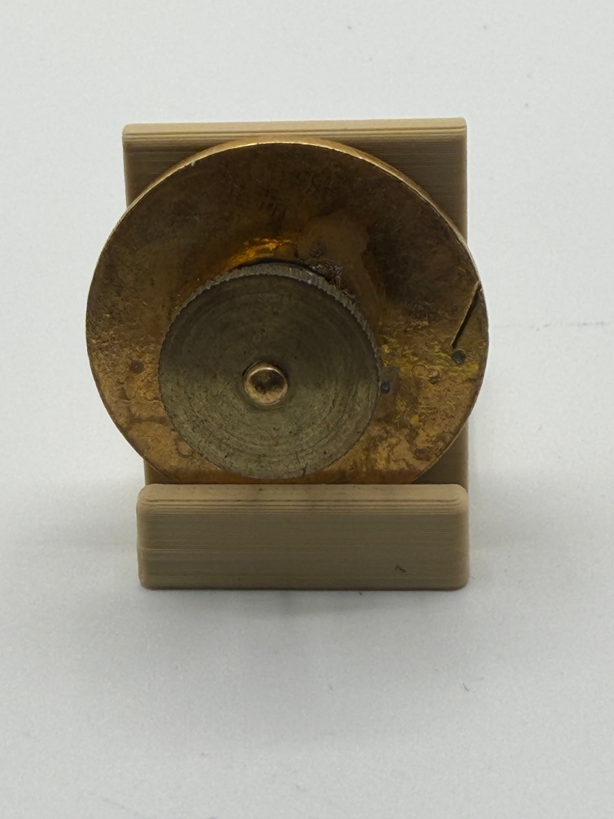 U.S. Army Infantry Collar Disk – Crossed Rifles with “K” Designation (WWII–Post‑War Era)