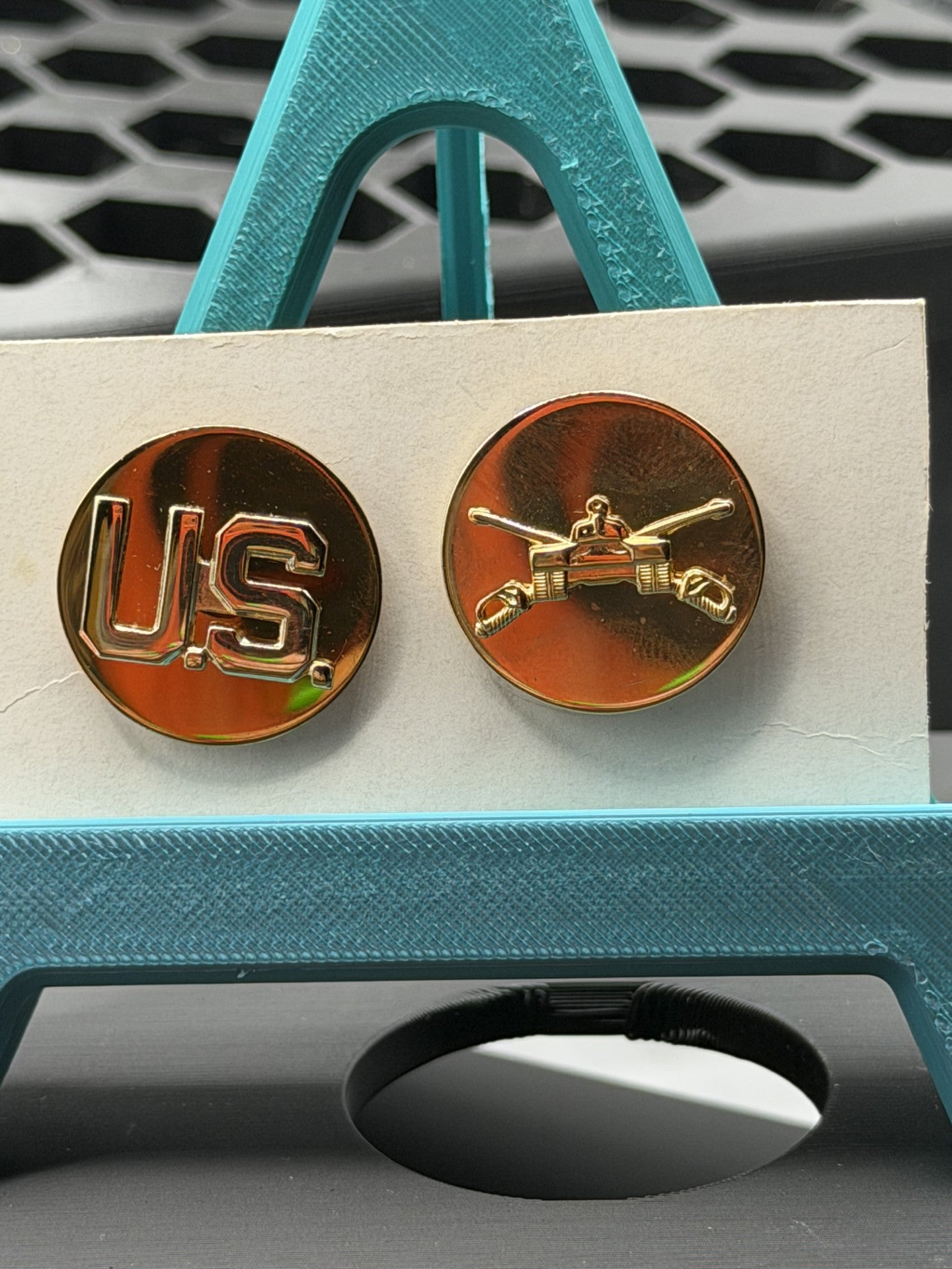 Armor Branch Insignia — Enlisted Collar Disc — Current Standard — Brand Variant 2 - Paired with US — Vanguard Industries