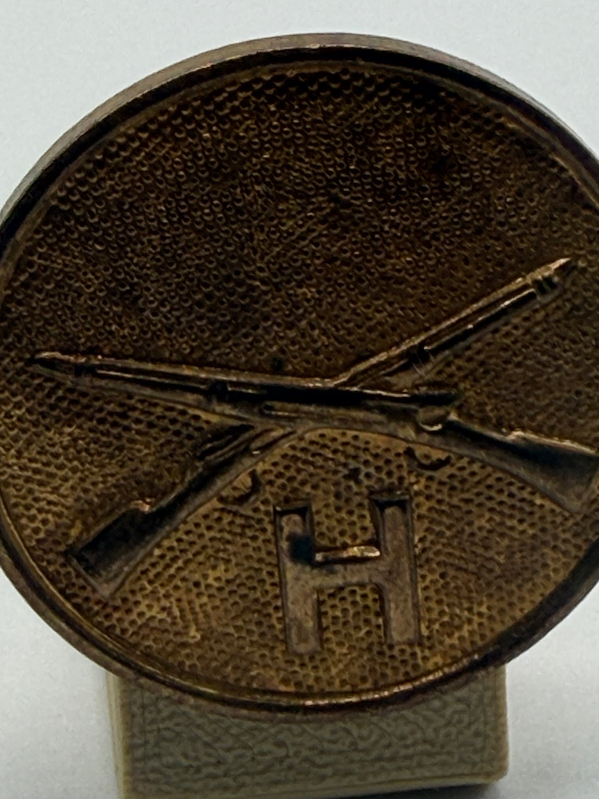 U.S. Army Infantry Collar Disk – Crossed Rifles with “H” Designation (WWII–Post‑War Era)